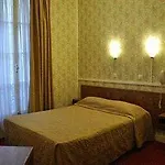 Hotel Des 3 Nations Paryż