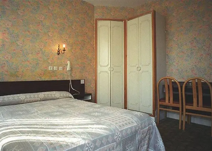 Des 3 Nations Отель 2*