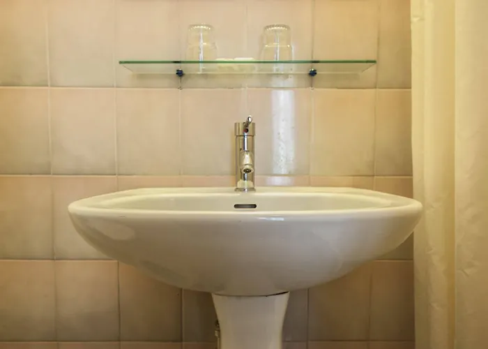 Des 3 Nations Отель 2*