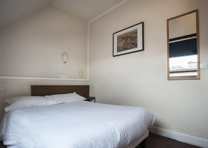 Des 3 Nations Отель Париж